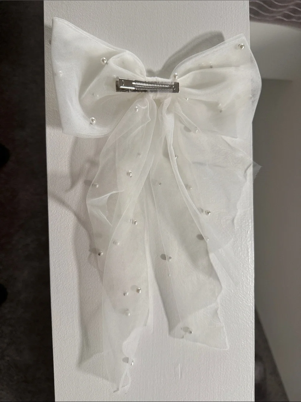 White pearl bow clip